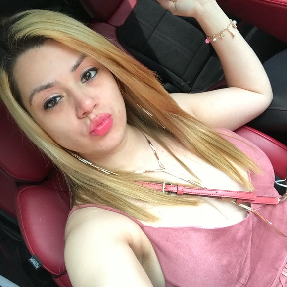 Meet your Posher, Yesenia - Picture 2 of 2